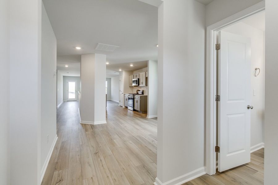Spacious, unfurnished interior of a new home in Winston Point, Gilbert (Image 13).