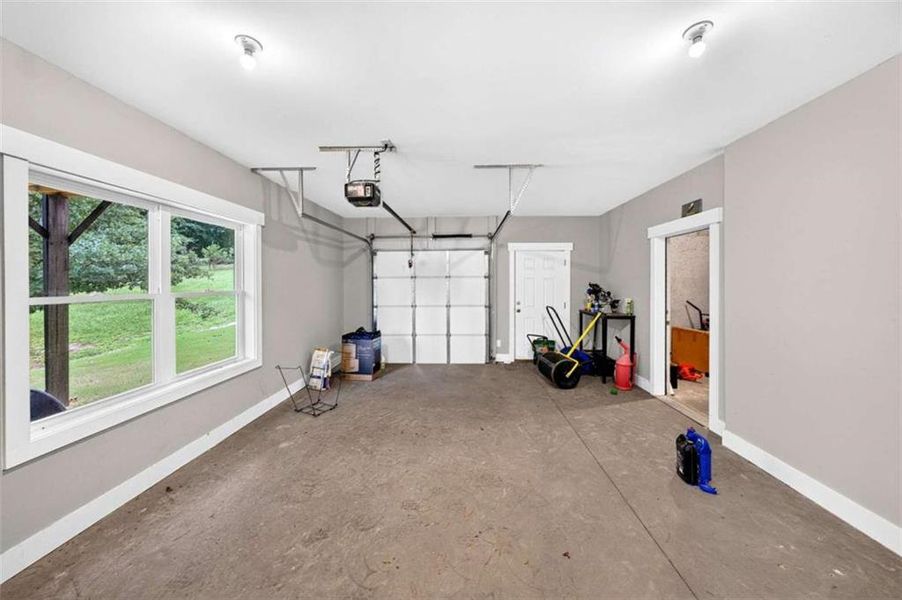 Spacious, unfurnished interior of a new home in , Hoschton (Image 57).
