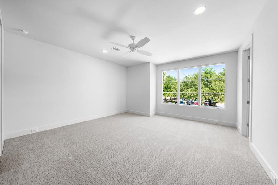 Spacious, unfurnished interior of a new home in , Dallas (Image 20).