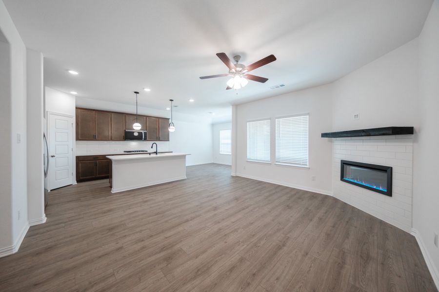 Spacious, unfurnished interior of a new home in The Villages of Hurricane Creek, Anna (Image 14).