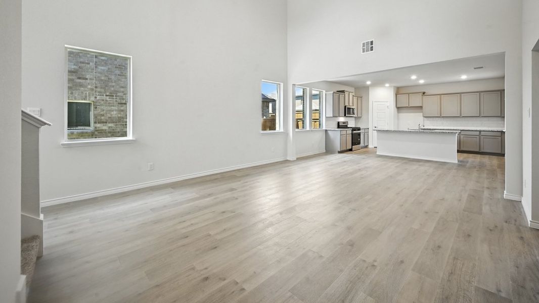 Spacious, unfurnished interior of a new home in Winchester Crossing, Princeton (Image 5).