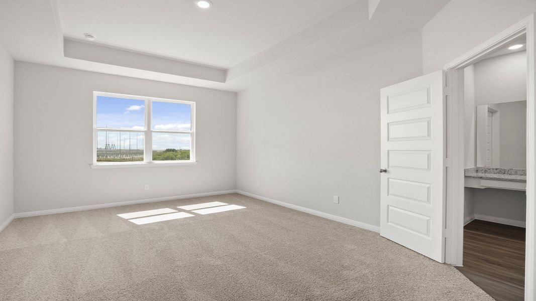 Spacious, unfurnished interior of a new home in Hunters Ranch, San Antonio (Image 18).