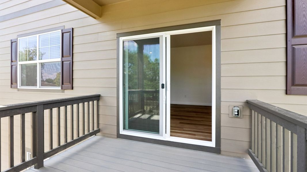 Exterior details and patio area of a home in Vantage, Berthoud (Image 3).