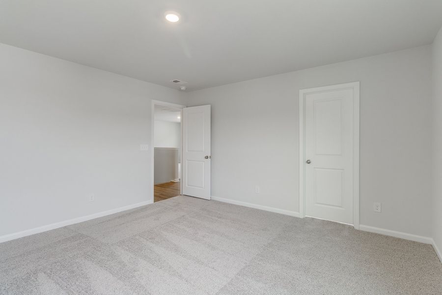 Spacious, unfurnished interior of a new home in Winston Point, Gilbert (Image 30).