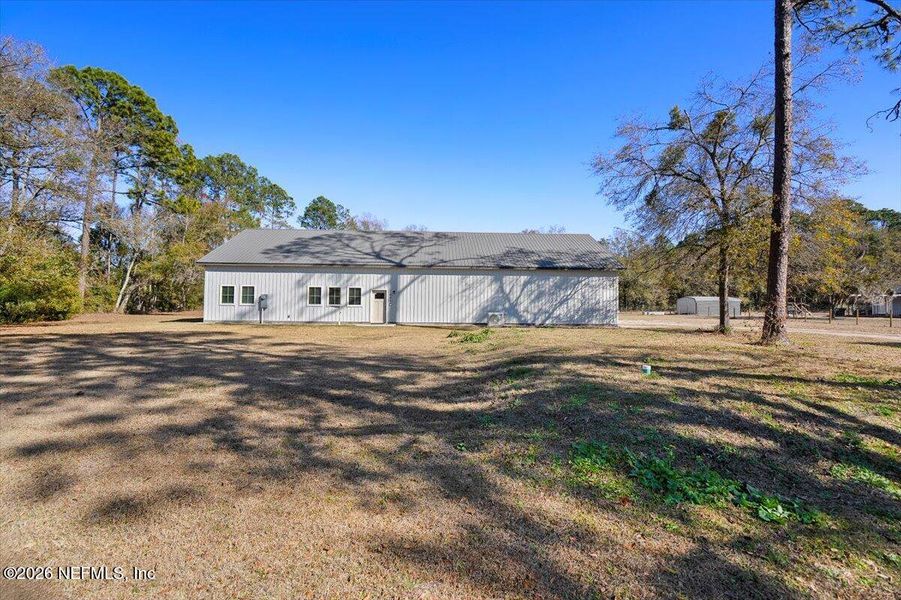Exterior details and patio area of a home in , Jacksonville (Image 21).
