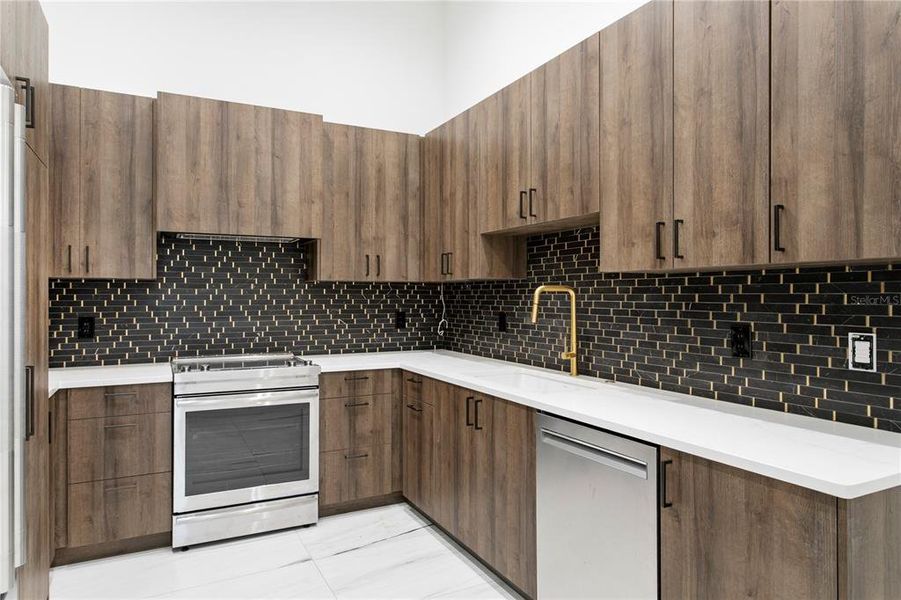 Furnished interior view inside a new home in Snell Isles, St. Petersburg (Image 52). Furnished interior view inside a new home in Snell Isles, St. Petersburg (Image 52).