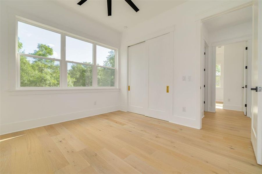 Spacious, unfurnished interior of a new home in , St. Petersburg (Image 25).