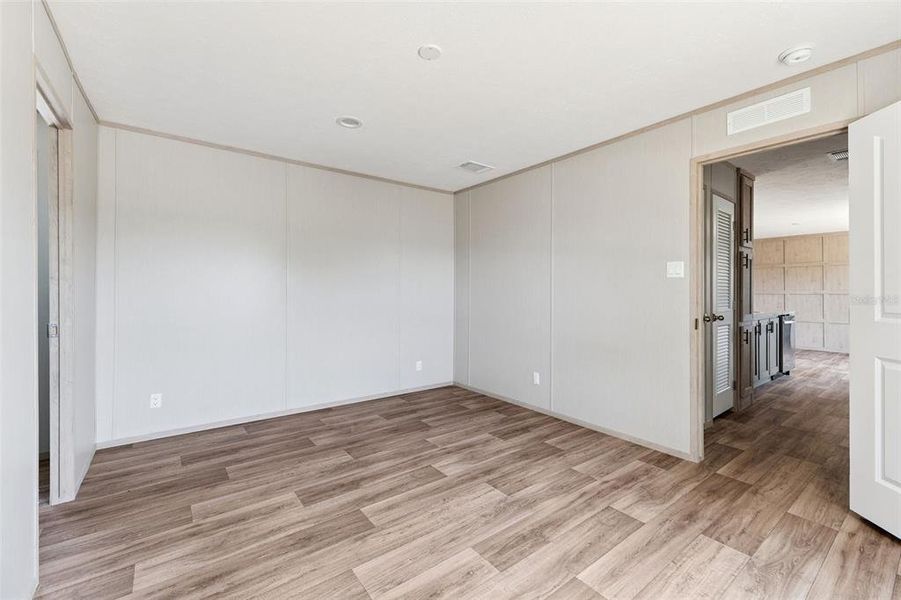 Spacious, unfurnished interior of a new home in , Lake Wales (Image 10).