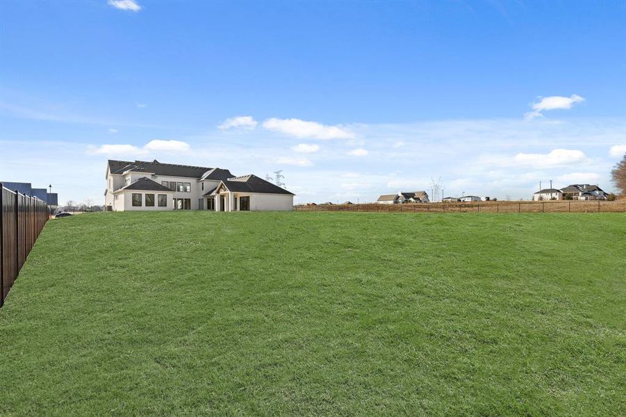 Exterior details and patio area of a home in Dean Farms, Lucas (Image 3).