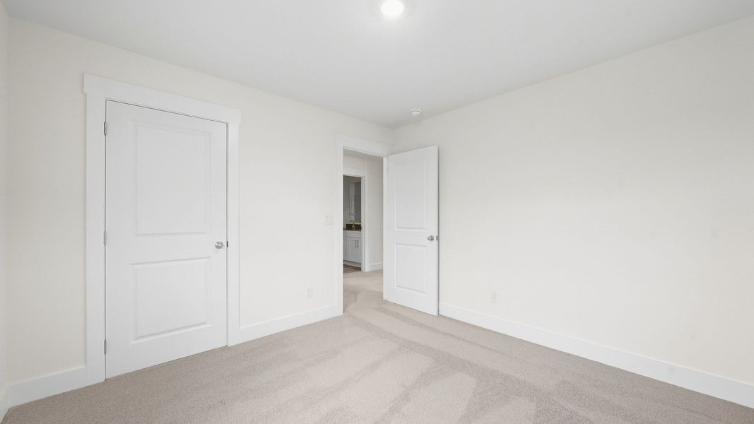 Spacious, unfurnished interior of a new home in Fieldcrest Acres, Blountville (Image 21).