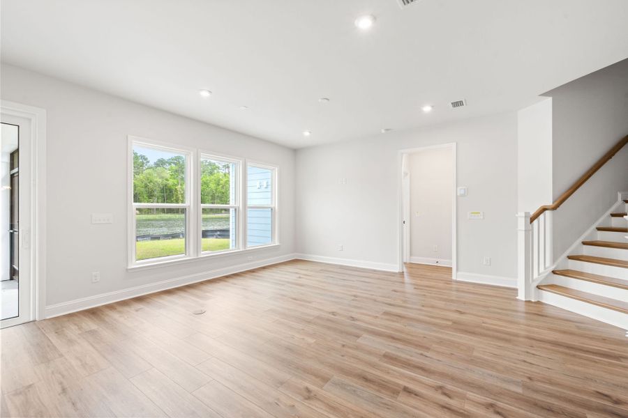 Spacious, unfurnished interior of a new home in Waterways, Richmond Hill (Image 31).