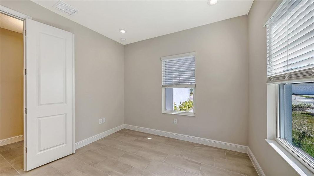 Spacious, unfurnished interior of a new home in , Venice (Image 30).