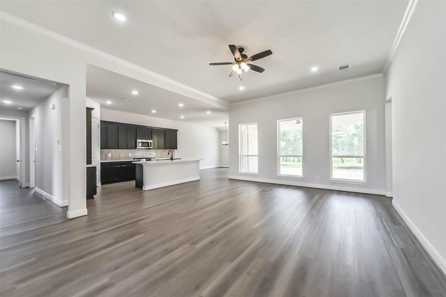 Spacious, unfurnished interior of a new home in , Baytown (Image 20).