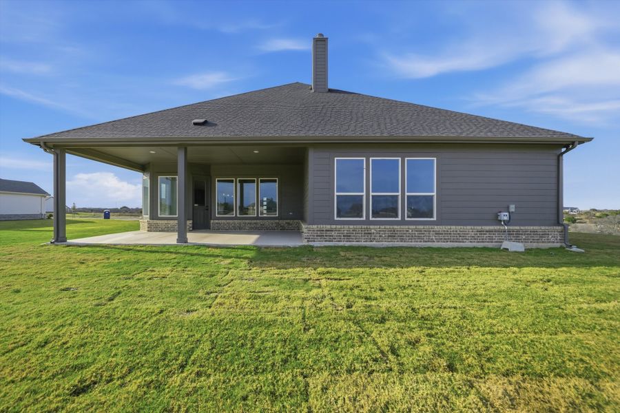 Exterior details and patio area of a home in Eagle Ridge Estates, Weatherford (Image 3).