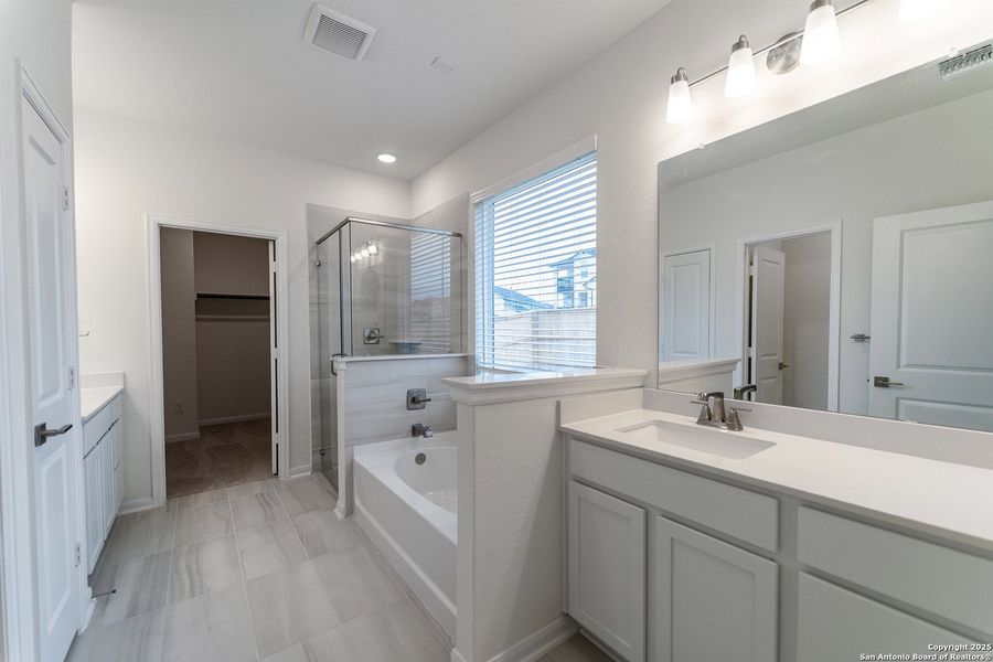 Furnished interior view inside a new home in Homestead, Schertz (Image 9).