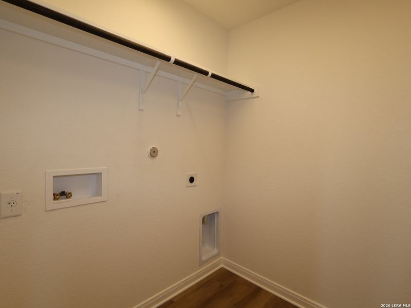 Spacious, unfurnished interior of a new home in Meadows at Clear Springs, New Braunfels (Image 27).