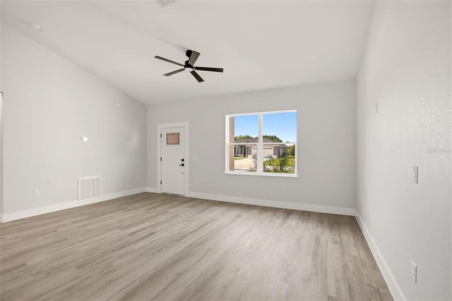 Spacious, unfurnished interior of a new home in , Sebring (Image 29).