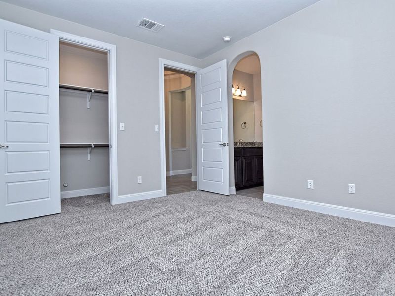Representative unfurnished interior of a home built from the San Simeon I by Giddens Homes in Clearwater Ranch, Liberty Hill (Image 385).