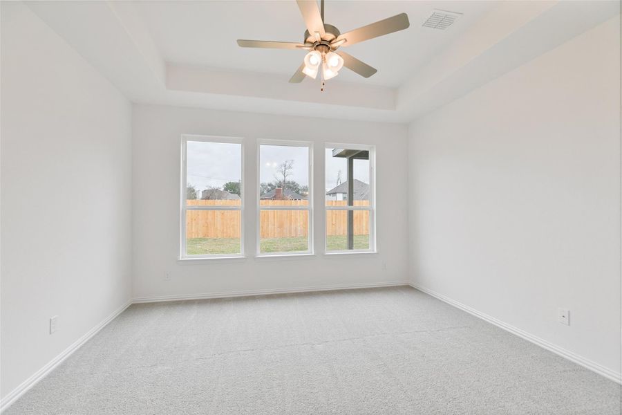 Spacious, unfurnished interior of a new home in Ellis Cove, Seabrook (Image 34).