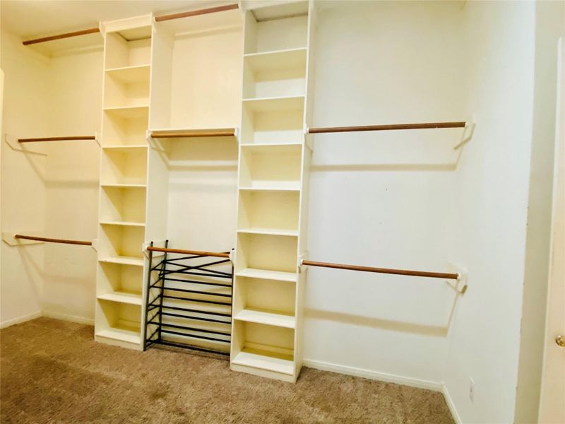 14212 - Primary closet