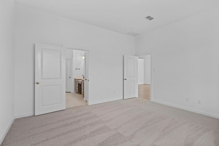 Spacious, unfurnished interior of a new home in Sienna 45', 50', Missouri City (Image 37). Spacious, unfurnished interior of a new home in Sienna 45', 50', Missouri City (Image 37).