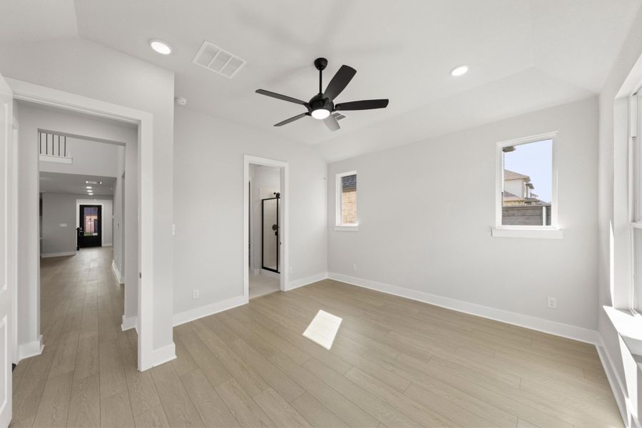 Spacious, unfurnished interior of a new home in Garden Collection at Union Park, Little Elm (Image 15).