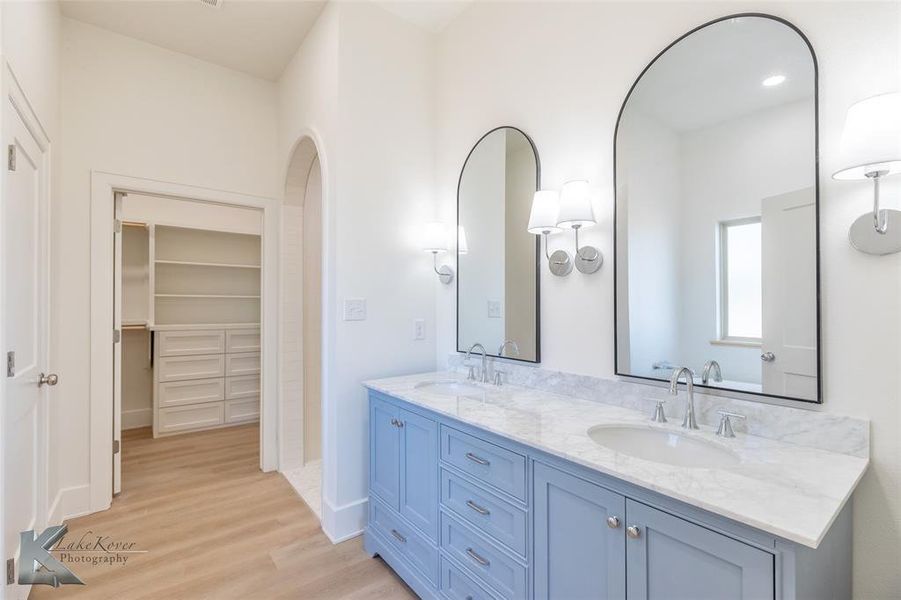 Furnished interior view inside a new home in , Abilene (Image 13).