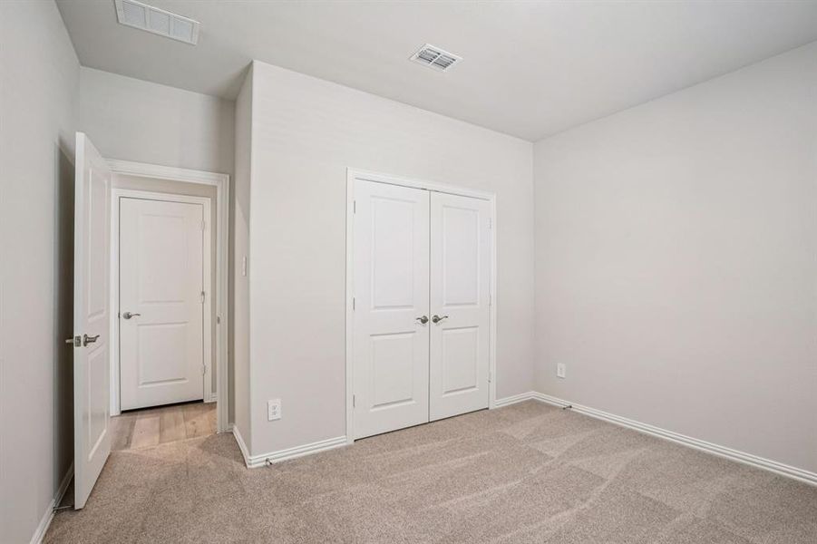 Spacious, unfurnished interior of a new home in Stonehaven, Seagoville (Image 35). Spacious, unfurnished interior of a new home in Stonehaven, Seagoville (Image 35).