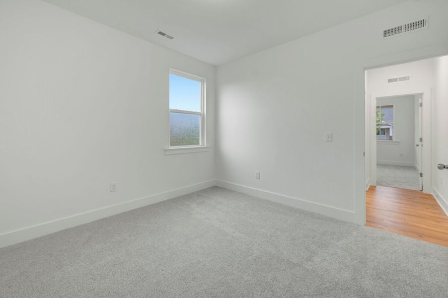 Spacious, unfurnished interior of a new home in Fox Field Farms, Broadway (Image 15).