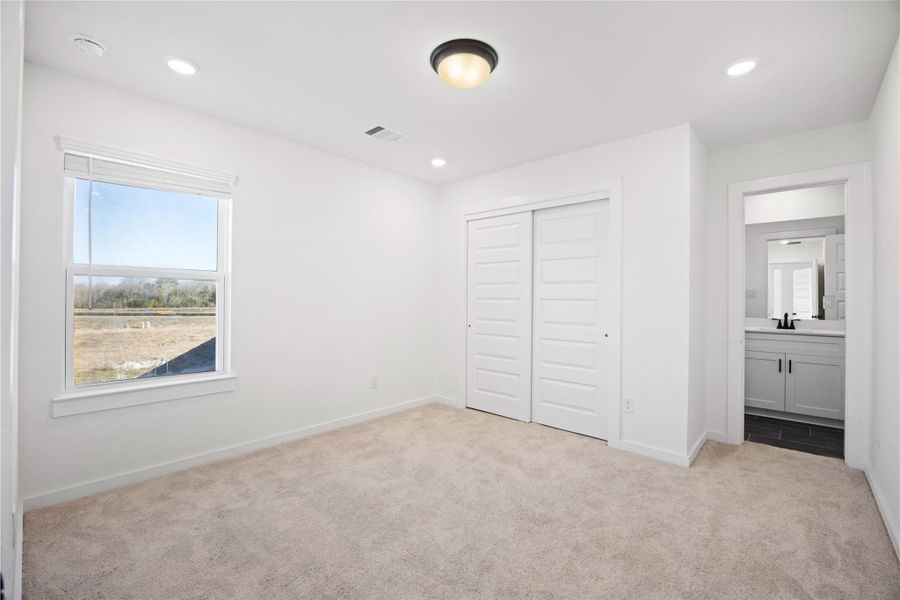 Spacious, unfurnished interior of a new home in , Manvel (Image 34).
