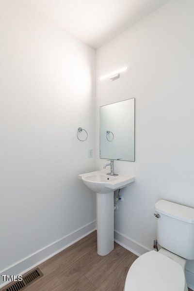 022-1280x960-powder-room