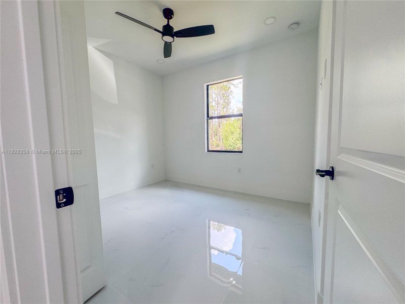 Spacious, unfurnished interior of a new home in , Lehigh Acres (Image 14).