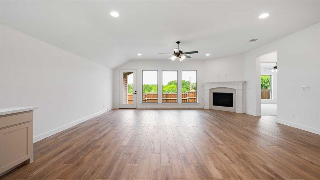 Spacious, unfurnished interior of a new home in Hillstead, Lavon (Image 23).