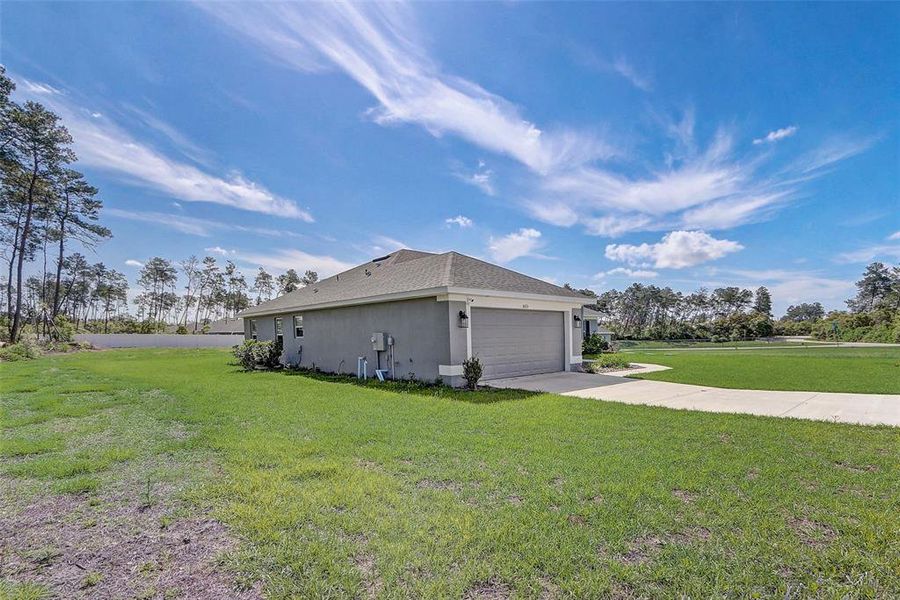 Exterior details and patio area of a home in , Ocala (Image 3).