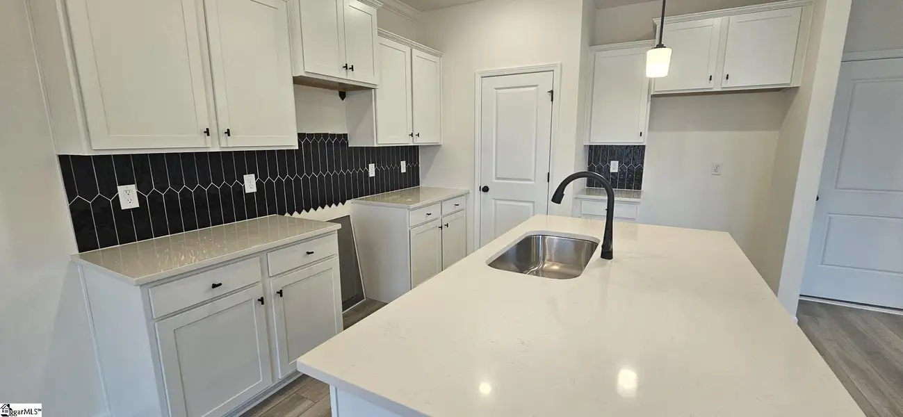 Furnished interior view inside a new home in Sedona, Greenville (Image 5).
