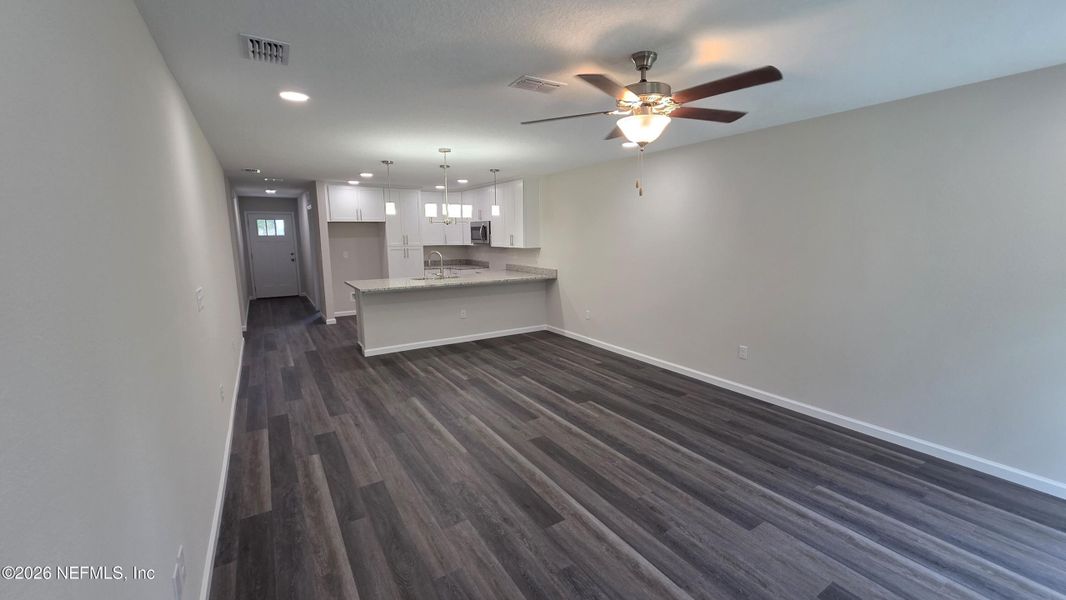Spacious, unfurnished interior of a new home in , Jacksonville (Image 16).