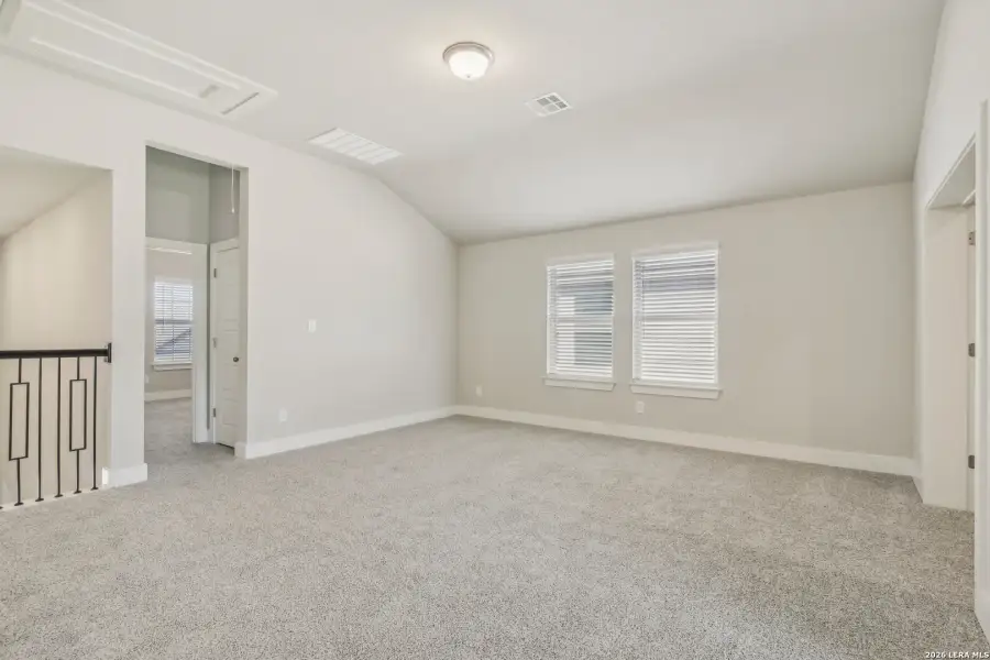 Spacious, unfurnished interior of a new home in Fox Falls, Boerne (Image 27).