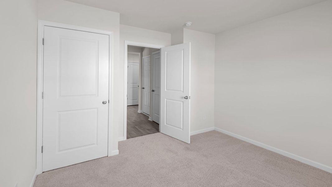 Spacious, unfurnished interior of a new home in Blair Ridge, La Grange (Image 14).