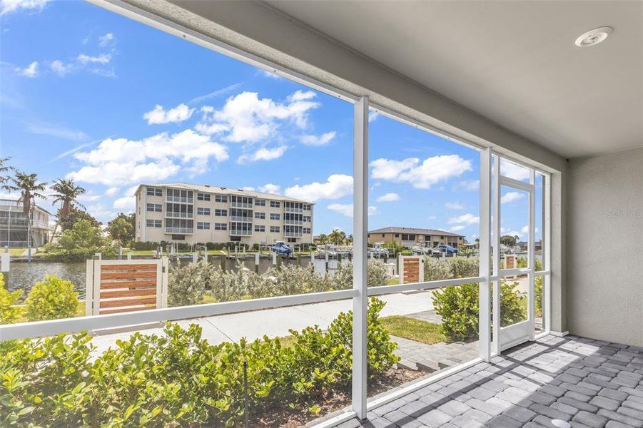 Condo located in Punta Gorda, FL showcasing its design and architecture (Image 6).