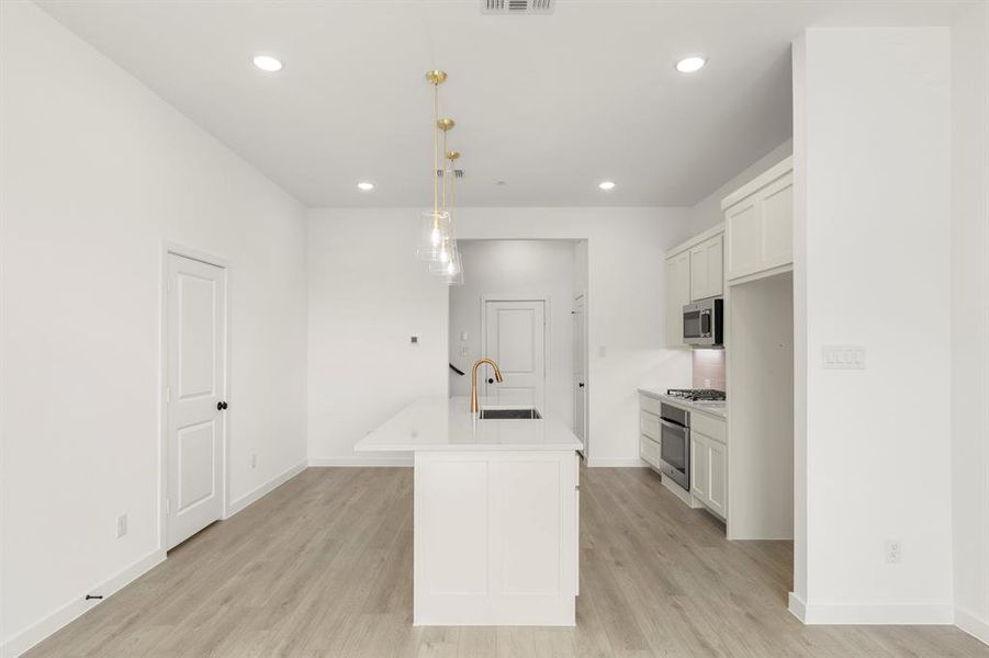 11. 827 Pedernales - Kitchen (3)
