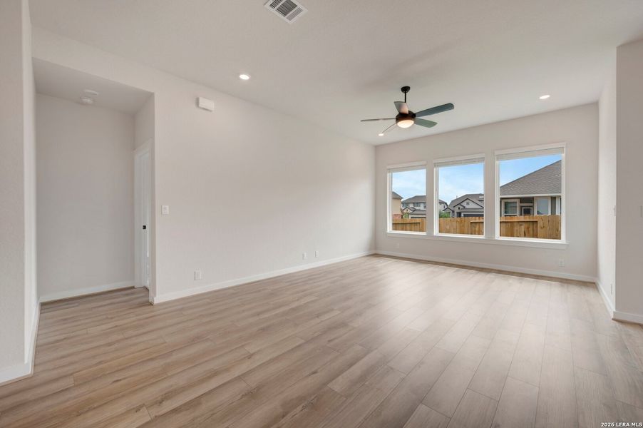 Spacious, unfurnished interior of a new home in Meyer Ranch – Select Reserve Series, New Braunfels (Image 23).