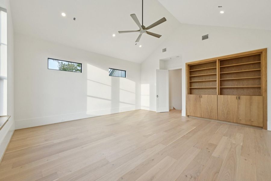 Spacious, unfurnished interior of a new home in , Houston (Image 35).