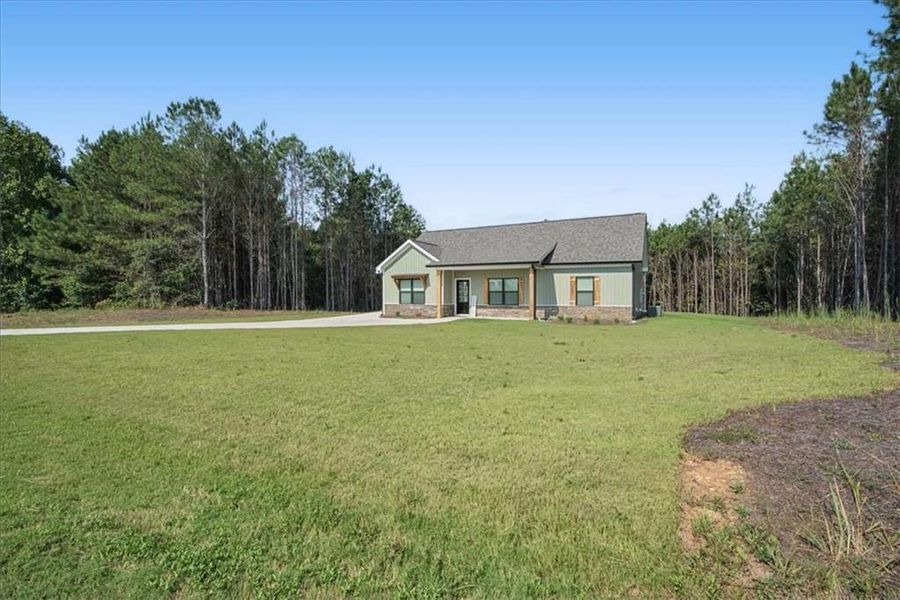 Exterior details and patio area of a home in , Tallapoosa (Image 26).