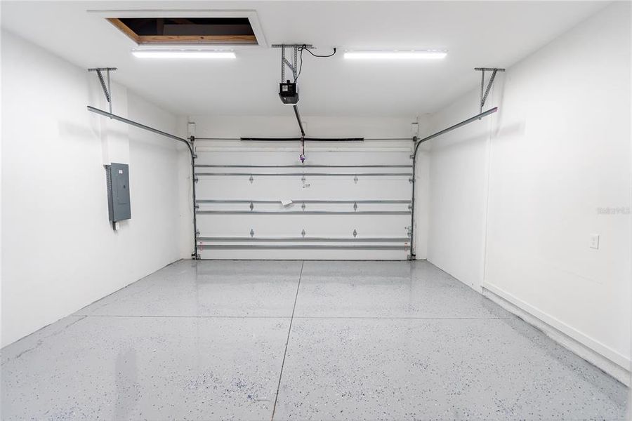 Spacious, unfurnished interior of a new home in , Port Charlotte (Image 61).