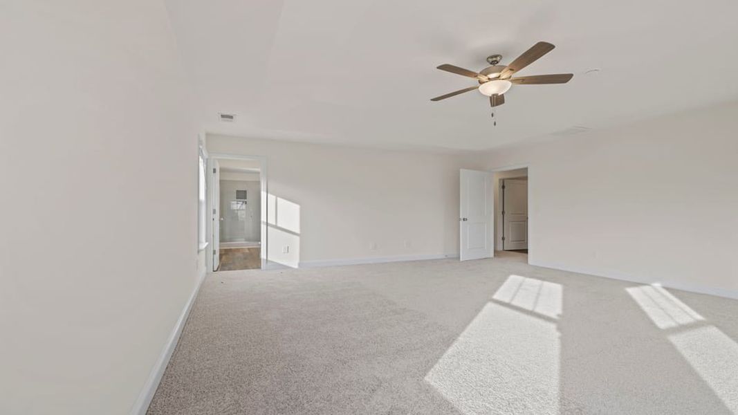 Spacious, unfurnished interior of a new home in Rutledge Estates, Woodruff (Image 33).