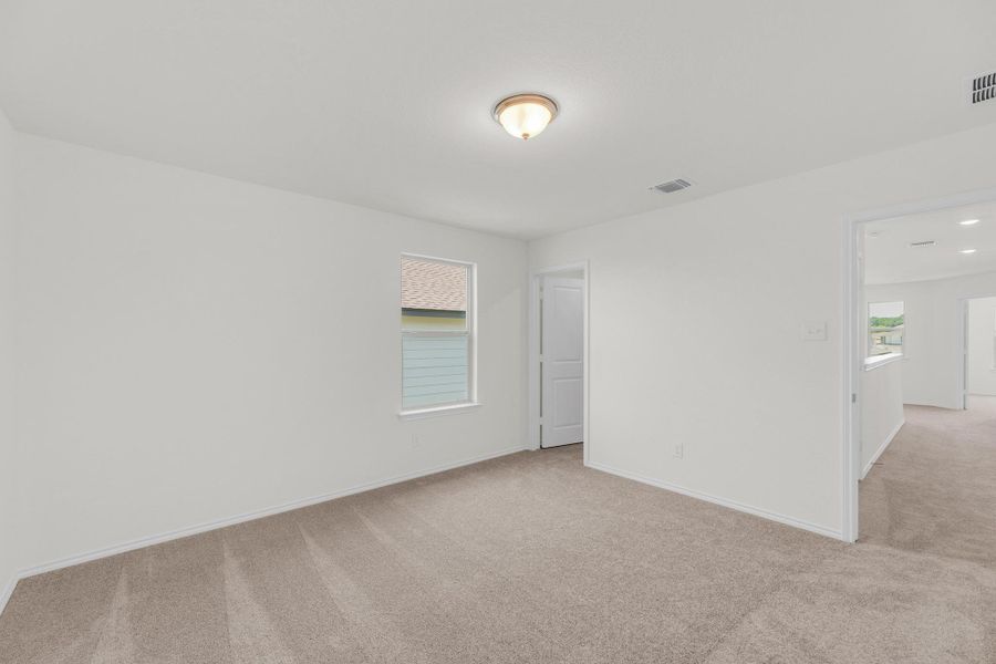 Spacious, unfurnished interior of a new home in Sonterra - Cool Water, Jarrell (Image 20).