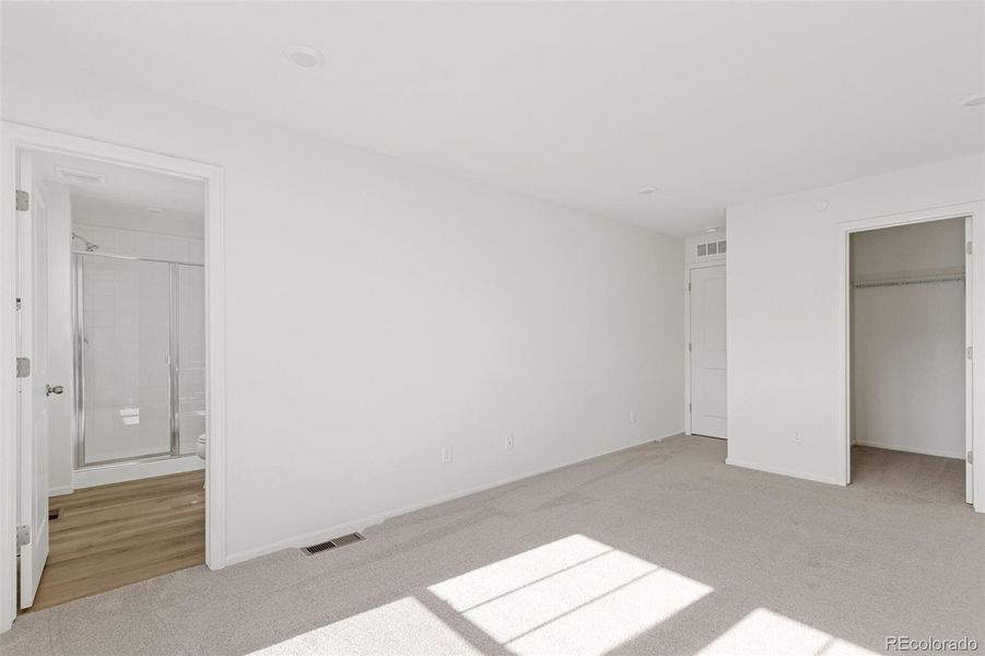 Spacious, unfurnished interior of a new home in Turnberry, Commerce City (Image 23).