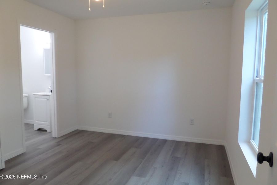 Spacious, unfurnished interior of a new home in , Green Cove Springs (Image 8).
