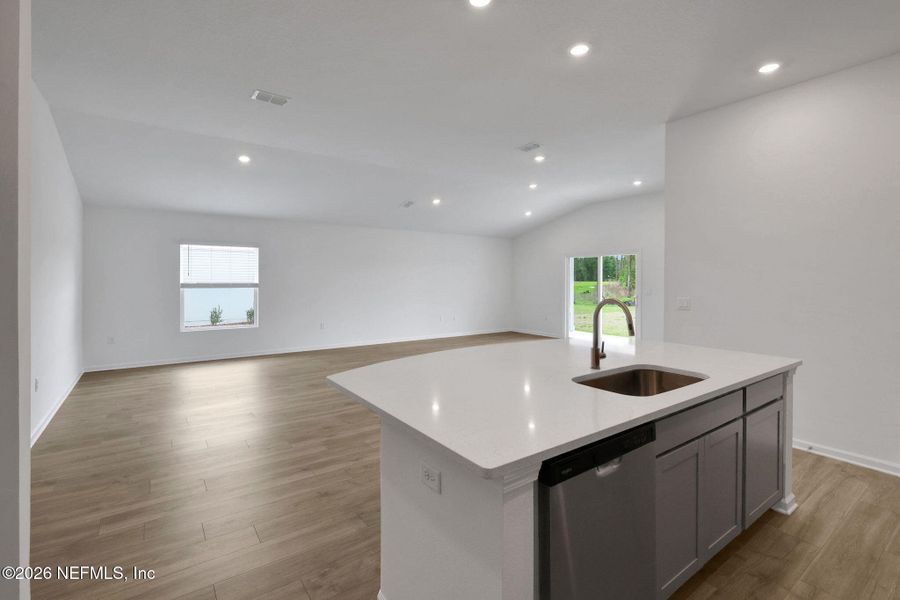 Spacious, unfurnished interior of a new home in Amberly, Green Cove Springs (Image 17).