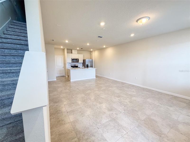 Spacious, unfurnished interior of a new home in , Orlando (Image 13).